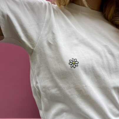 Kit de broderie Petits Bonheurs, t-shirt brodé marguerite