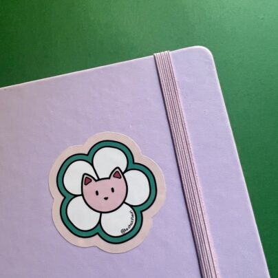 sticker chat fleuri sur carnet