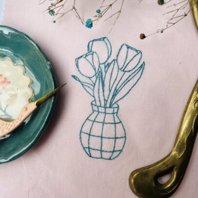 Un hiver sous mon plaid 2024 - motif 1 - tulipe dans un vase