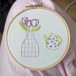 Broderie participant atelier broderie tulipes et théiere